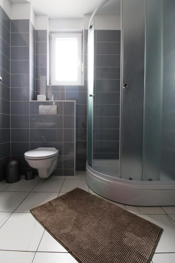 Apartment Sea View Saric Drage Exterior foto